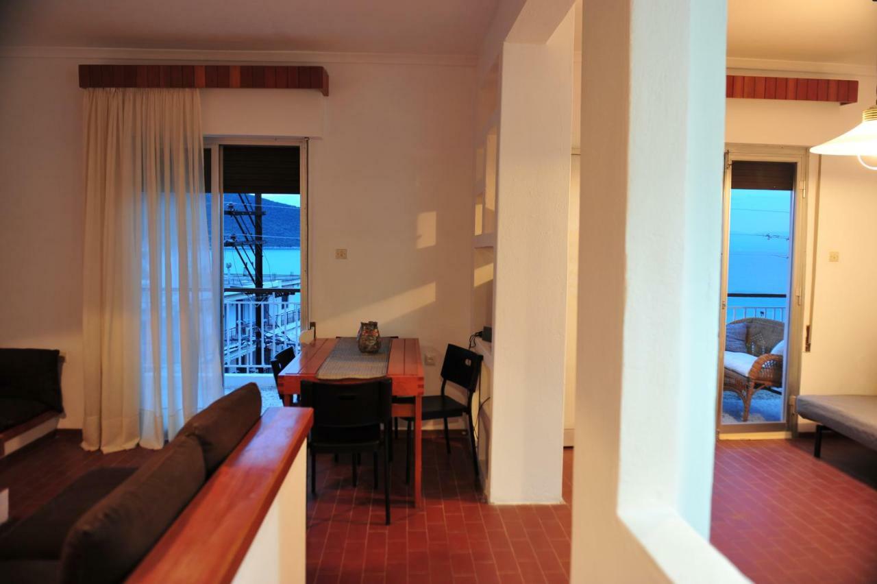 Apartment 99 Néa Péramos Buitenkant foto